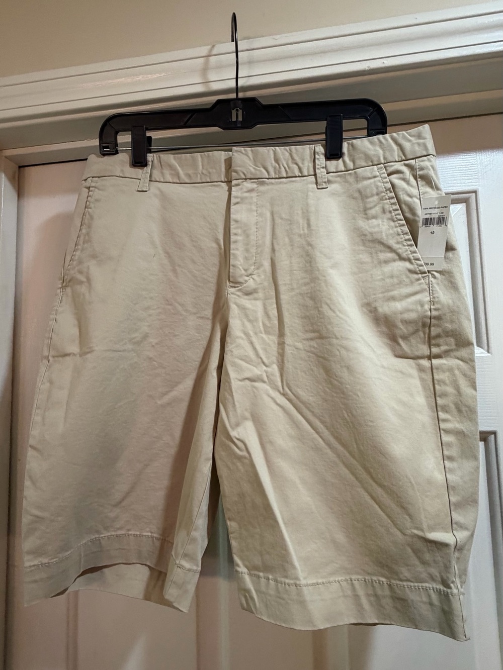 Gap Women’s NWT Mid Rise Bermuda Stretch Shorts Size 12